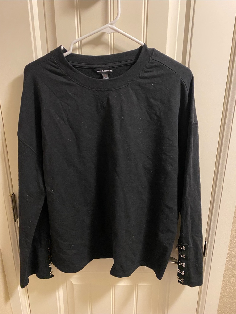 Rock Republic L sweatshirt top size Large LG black lightweight metal embellished